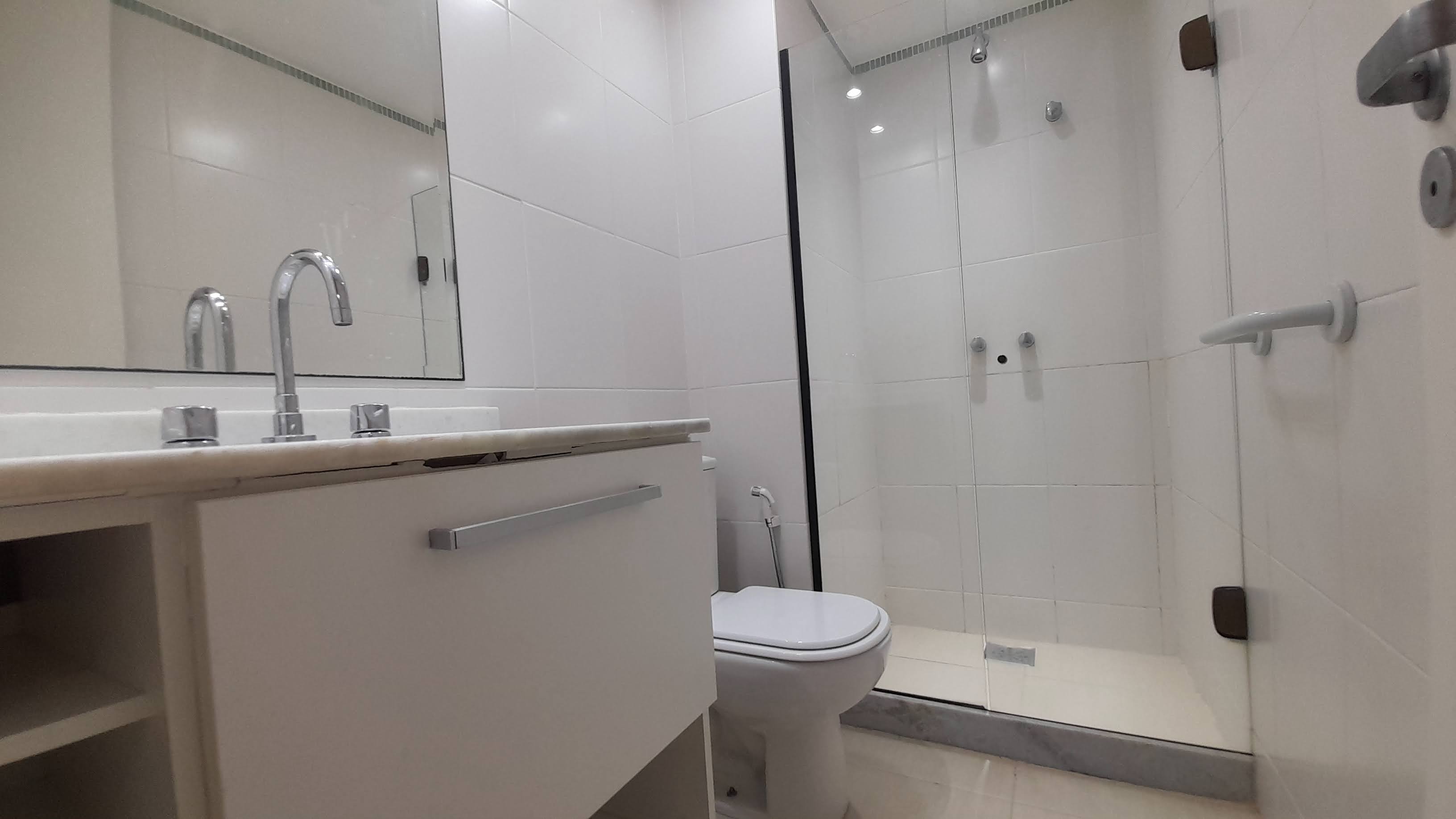 Apartamento a venda  Tijuca colado metrô.